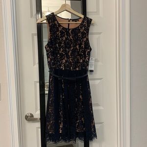 NWT Eva Longoria Fit Flare Lace Dress Sleeveless Dress Navy Nude, Size 2.